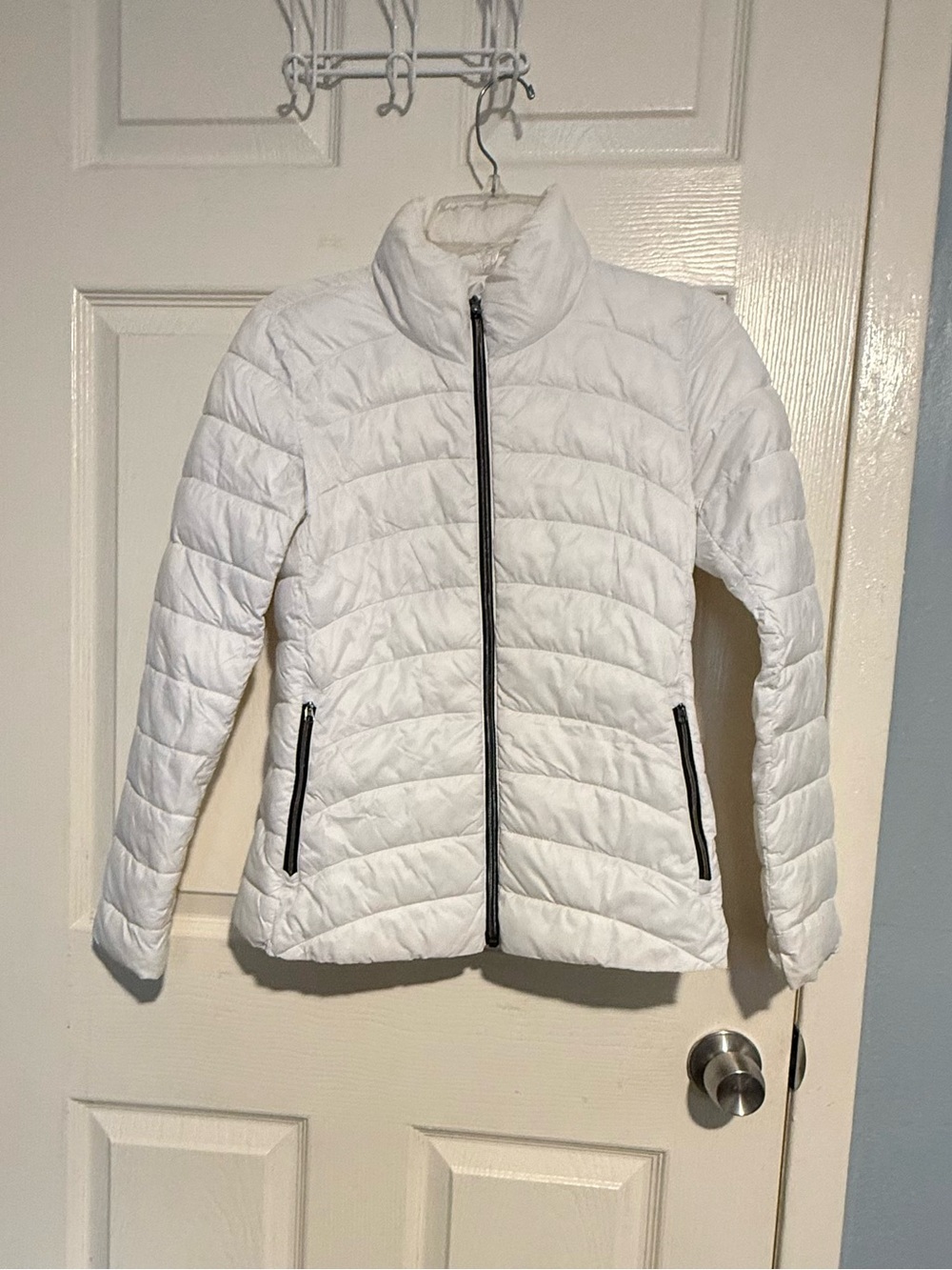 GAP White Quilted Puffer Jacket with Black Zippers size XS